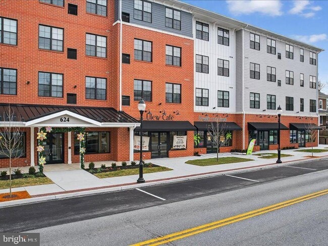 Building Photo - 624 Main St Unit 106