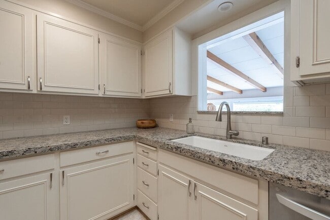 1000 Portola Dr