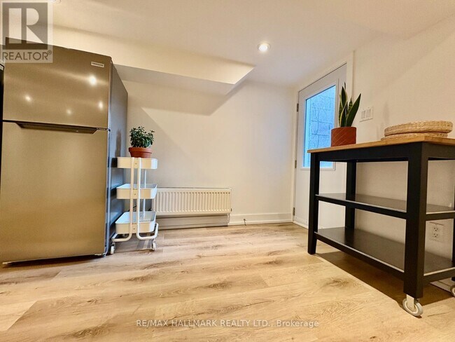 Photo - 62 Palmerston Ave