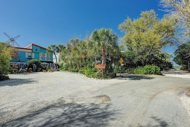Building Photo - 114 5th St Rental