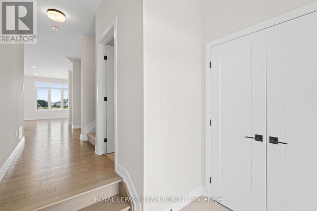 Photo - 1027 Moore St