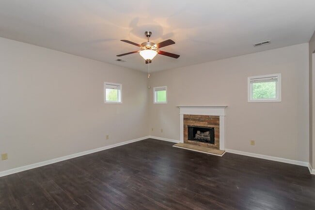 Photo - 27 Oakbrook Dr