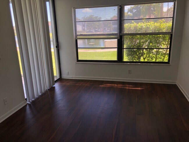 Photo - 203 Lake Pointe Dr Unidad 108