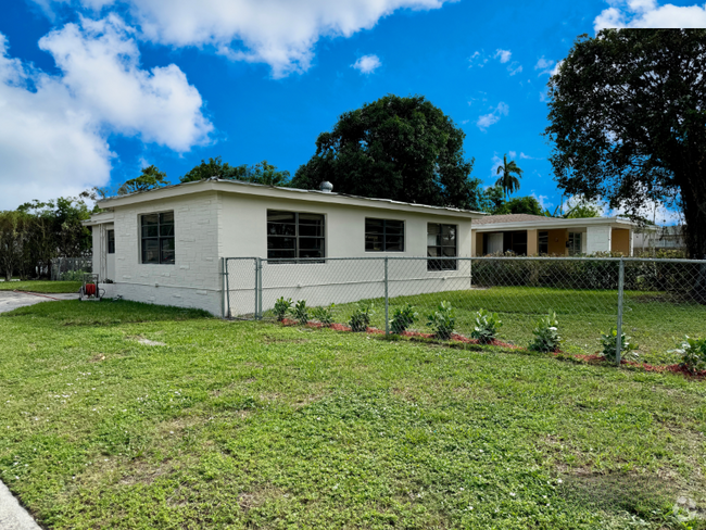 Building Photo - 2850 8th St Rental