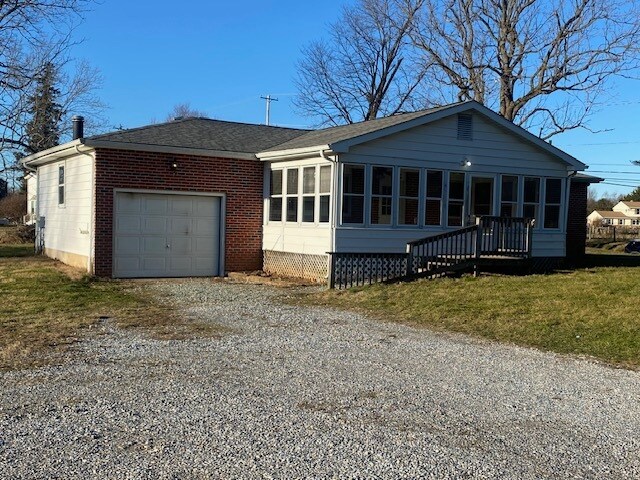Photo - 104 Saginaw Rd House