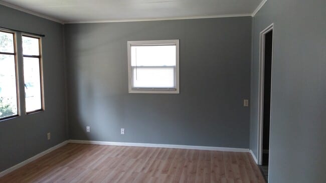 Photo - 936 N L St