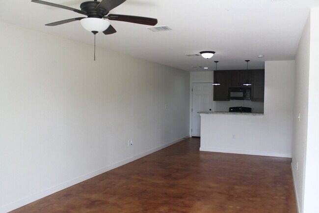 Photo - 301 E Bowie St Unidad A