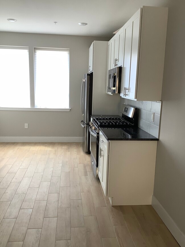 Photo - 2111 W Seybert St