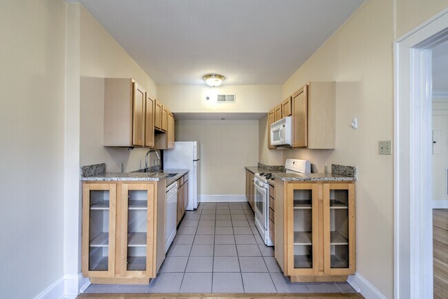 4616 Lindell Blvd. (Carleton Apt)