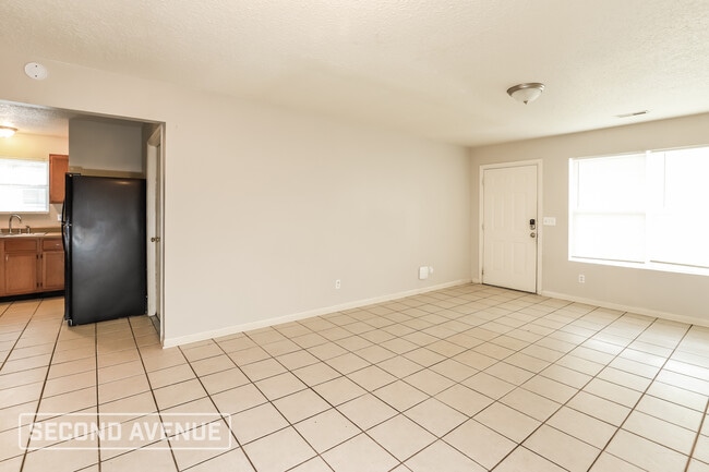 Photo - 2833 Kensington Ave