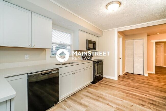 Photo - 3 Bedroom Pet-Friendly Home in MARTINSVILLE, IN with Main Street Renewal