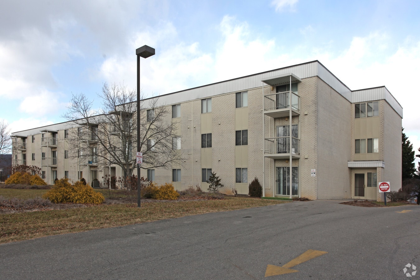 Primary Photo - 6509 Carefree Ln Apartments