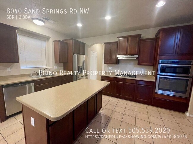 Photo - Beautiful 5 Bedroom House In the NW!