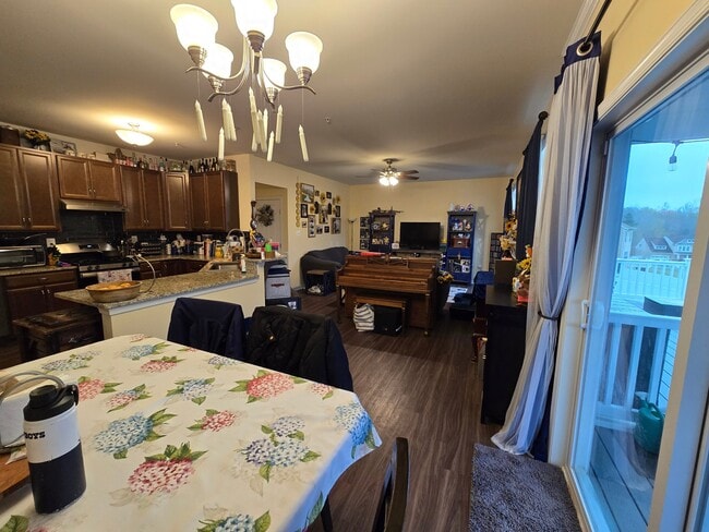 Photo - 45652 Tenny Hill St