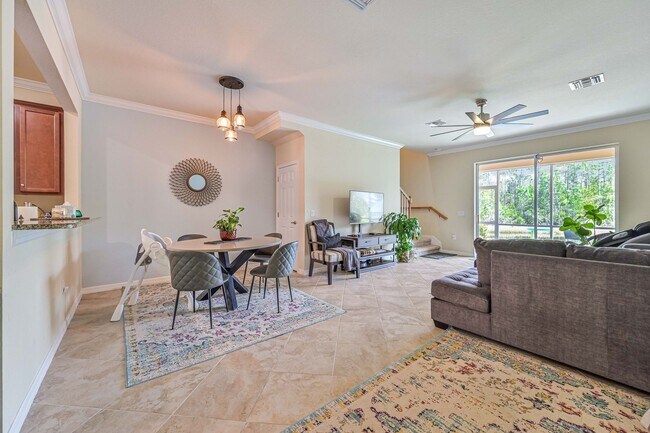 Photo - ~ 3 Bed Townhouse in Marbella with Lake Vi...