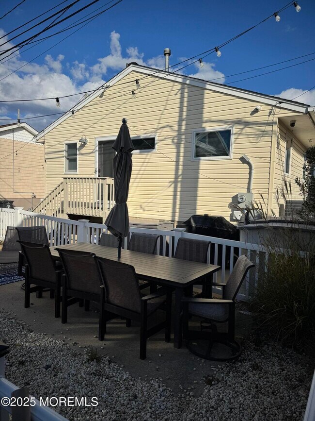 120 W Chadwick Way