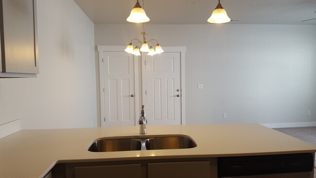 Photo - Beautiful 3 Bd, 2 Ba Condo with Garage Parking