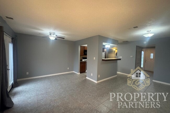 Photo - 92 Greenwood Trail N Dr