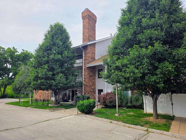 Building Photo - 1100 50th St Unit 1102