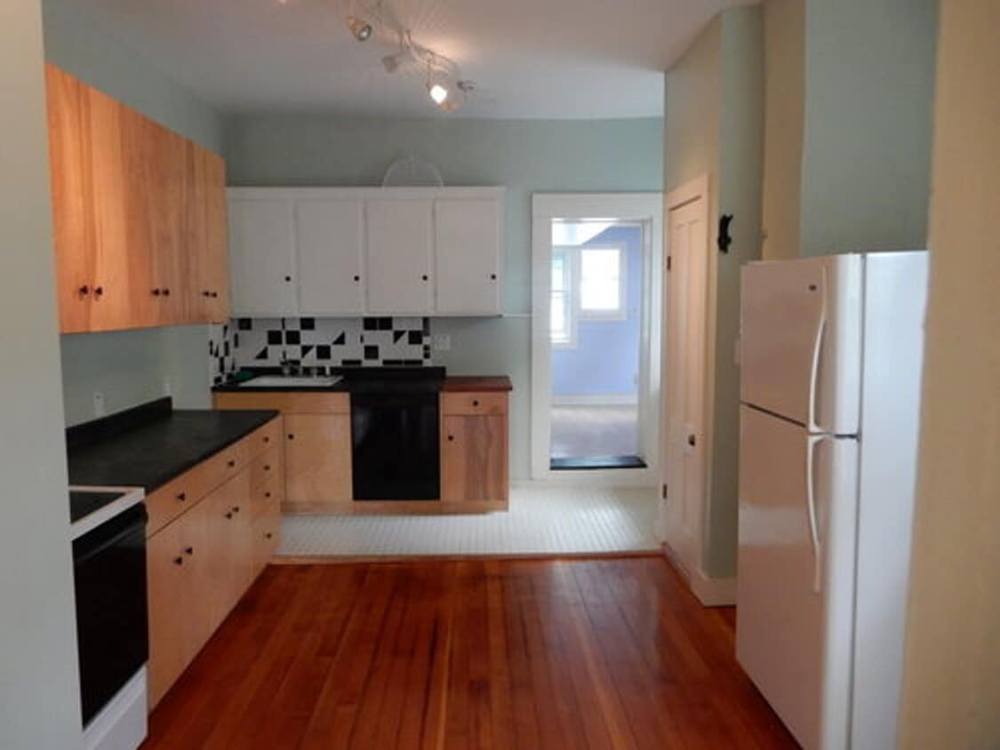Rental unit at The Elms Available June 1st - Rental unit at The Elms Available June 1st