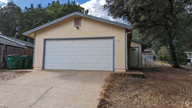 Building Photo - Nice House in Shasta Lake!!