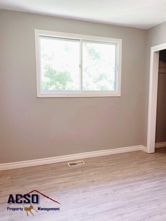 Photo - 20 Cait Av Unit 20 Cait Ave # 3