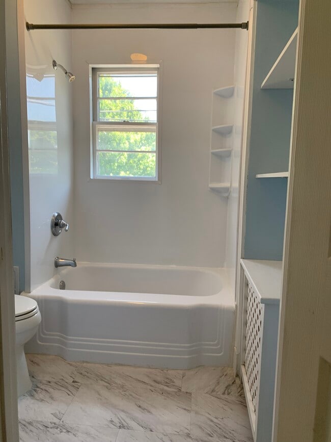 Building Photo - 65 Bacon St