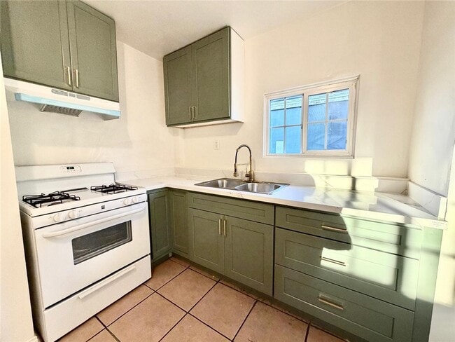 Building Photo - 890 4th St