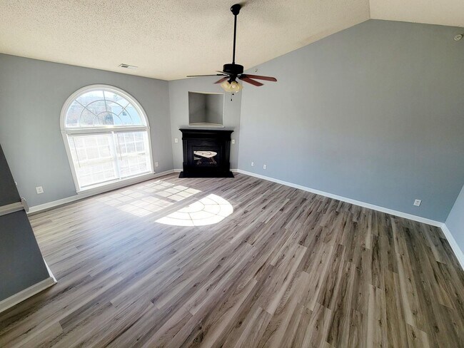 Photo - Available August 2025!– 3477 Forest Dale D...