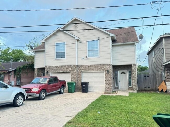 Building Photo - 3922 Davenport St Rental