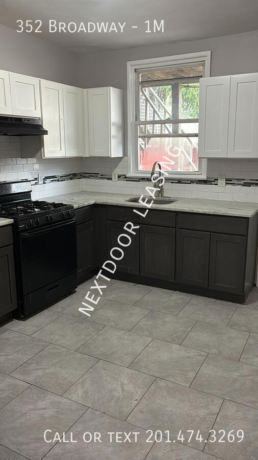 Building Photo - 352 Broadway-1M Unit 1M