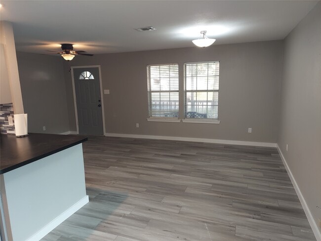 Photo - 933 Valentine Ave