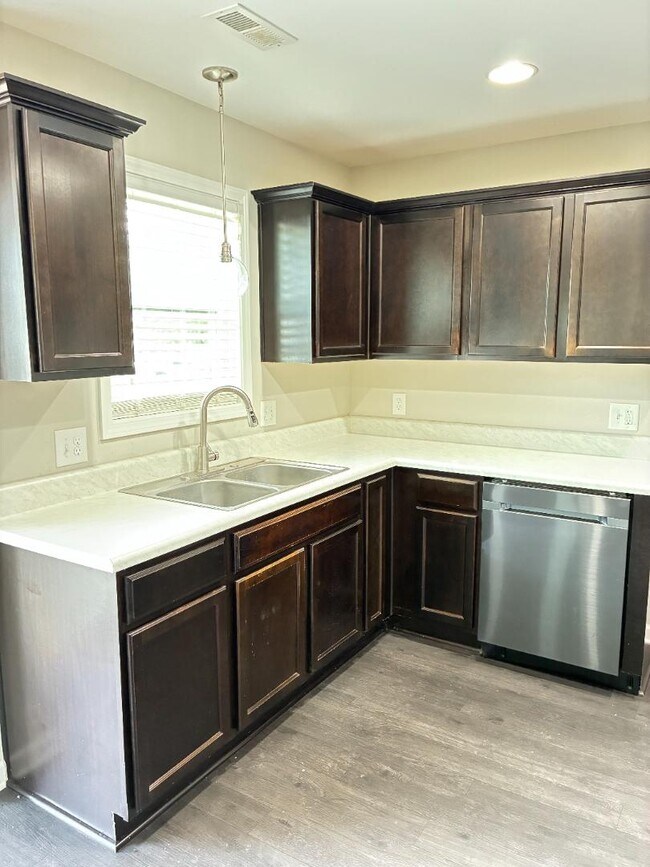 Photo - 4000 Saxby Ln NW