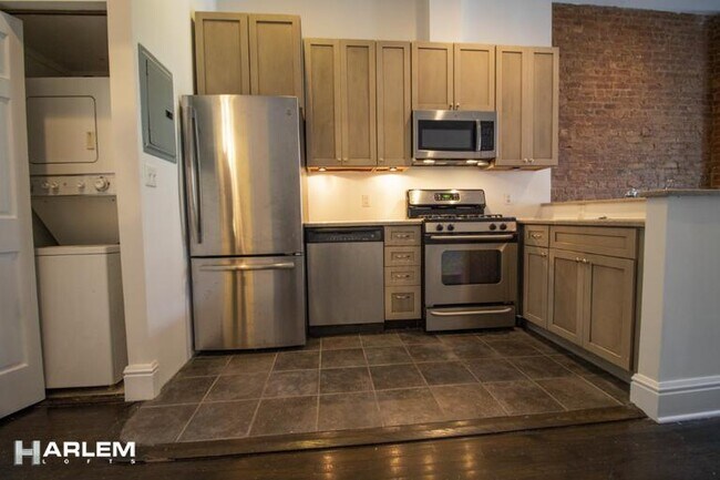 Photo - 270 Lenox Ave