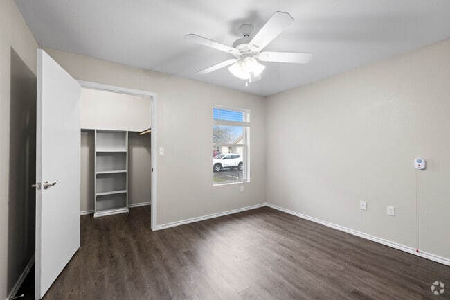 1BR, 1BA - 711SF - Bedroom