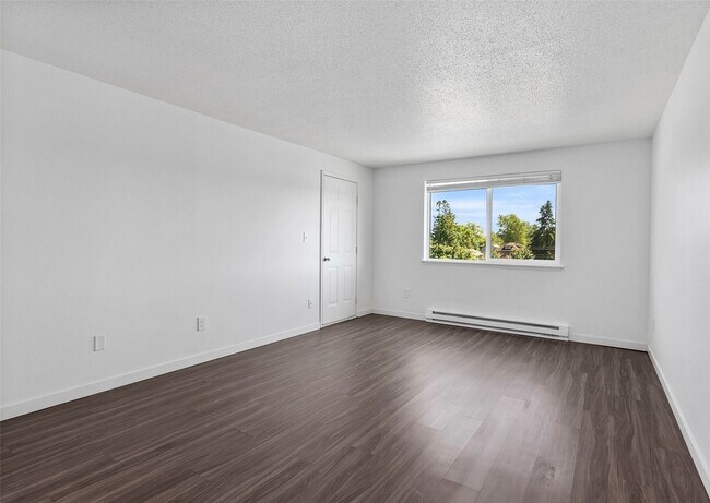 Apt 31 Living Room with Views - Stateside Flats