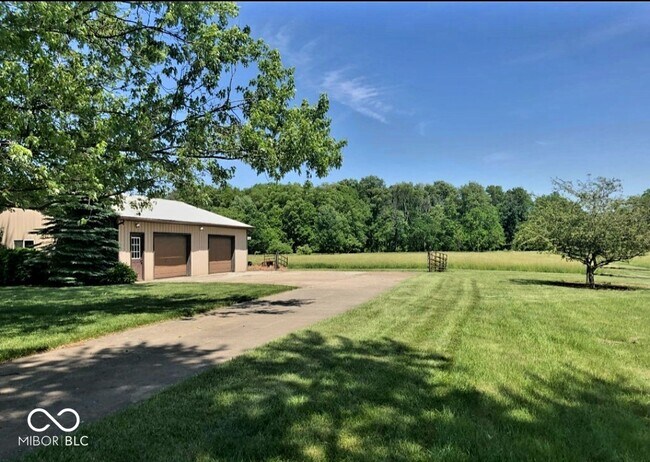 Photo - 6131 IN-267 House
