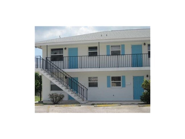 Building Photo - Bright and Clean 1 Bed 1 Bath 2nd Floor Apartment