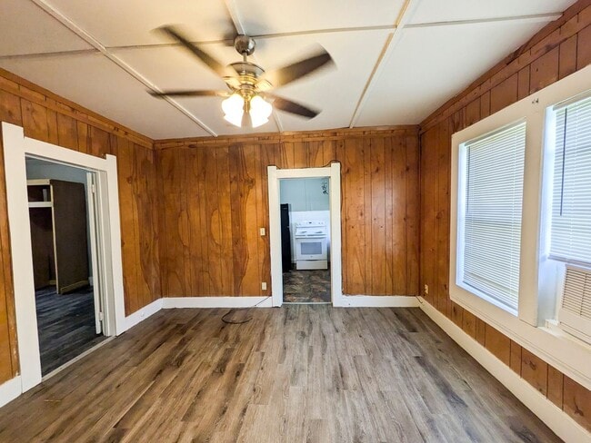 Photo - 1105 Ewing St