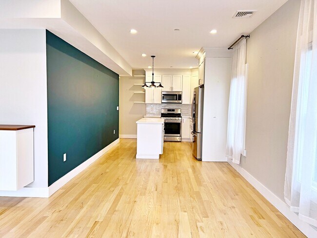 Photo - 186 Havre St Unit 8