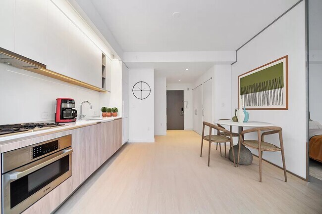 572 Eleventh Avenue - 572 Eleventh Avenue Apartment Unit 6T