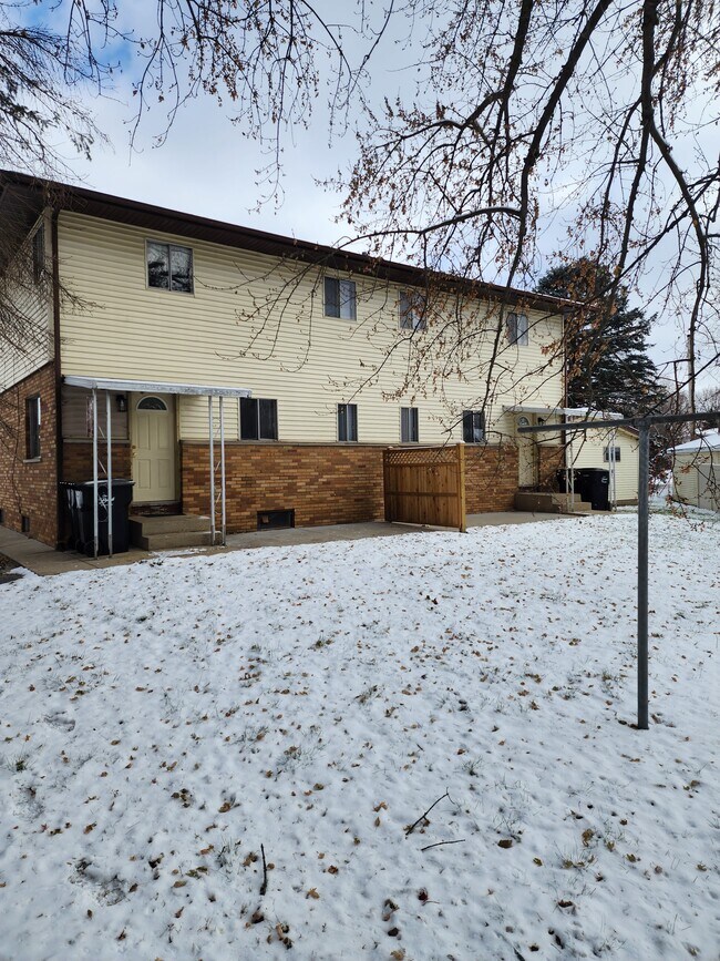 1864 Murphy Woods Rd Condo Unit 1864 Right Condo for Rent in Beloit