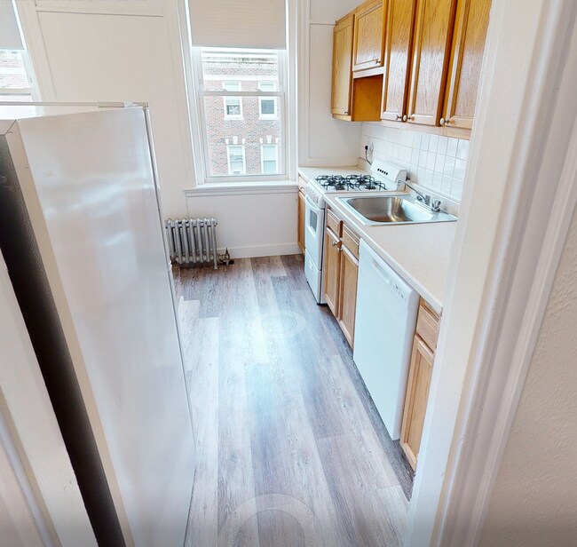 Photo - 9/1 No Fee! spacious studio w/updated eat in kitchen near B/C/D trains