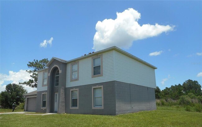 Photo - 950 Derbyshire Dr