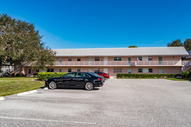 Photo - 18081 SE Country Club Dr Unidad 161 Rental