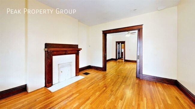 Photo - 2074 Summit St