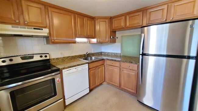 Photo - 1050 Country Club Dr Unit like new