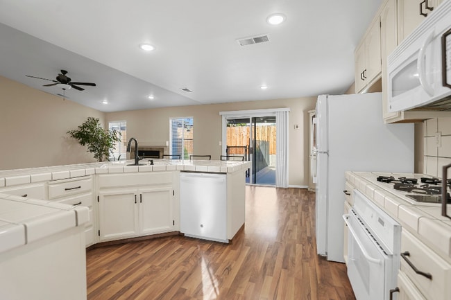 Photo - 209 Grapewood Ct