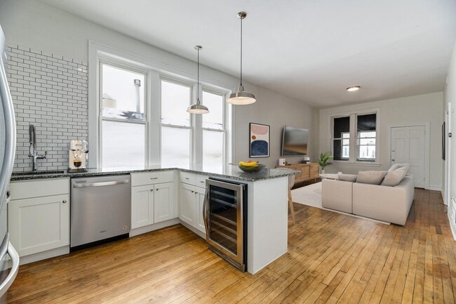 Photo - 916 N Ashland Ave Unit 3R