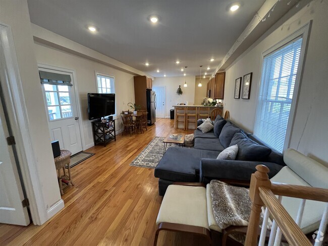 Building Photo - 14 Flint St Unit 1 Rental